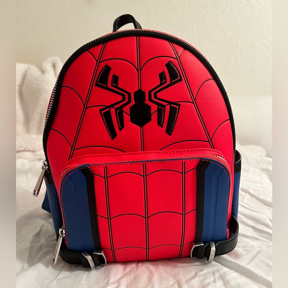 Marvel Spider-Man Loungefly (AVERNGERS CAMPUS DISNEYLAND PARK)